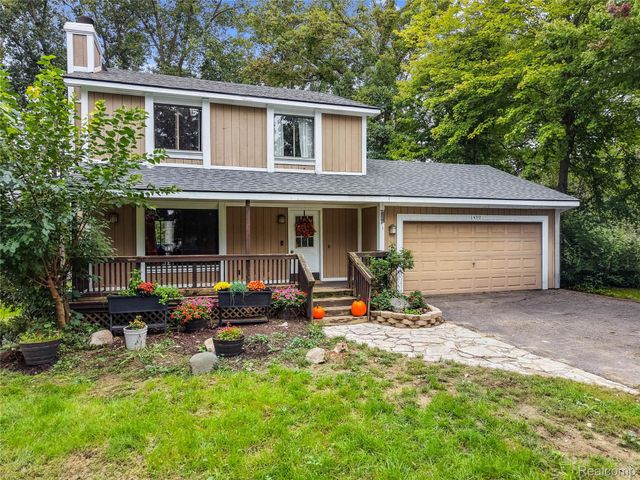 1490 Midwood Drive, White Lake Charter Township, MI 48386