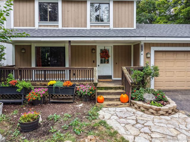 1490 Midwood Drive, White Lake Charter Township, MI 48386