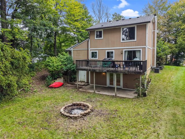 1490 Midwood Drive, White Lake Charter Township, MI 48386