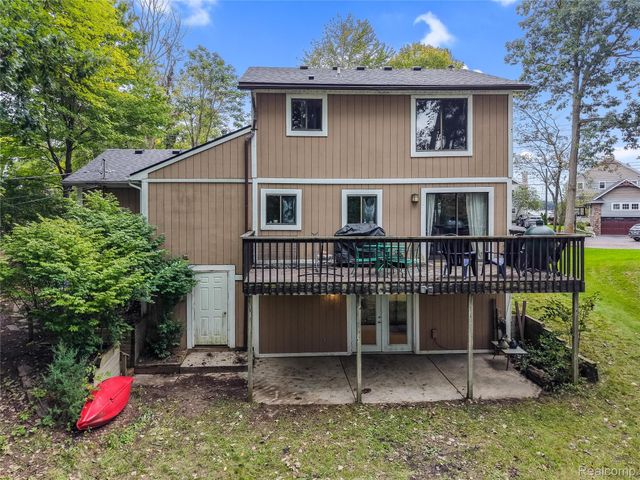 1490 Midwood Drive, White Lake Charter Township, MI 48386