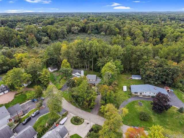 1490 Midwood Drive, White Lake Charter Township, MI 48386
