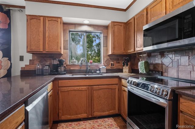 1490 Midwood Drive, White Lake Charter Township, MI 48386