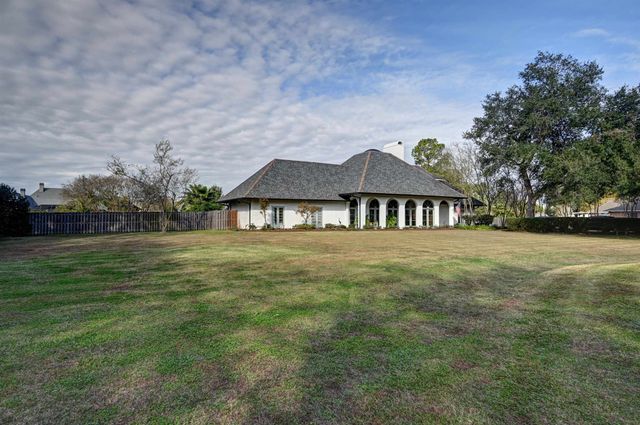 107 Cedar Tree Drive, Thibodaux, LA 70301