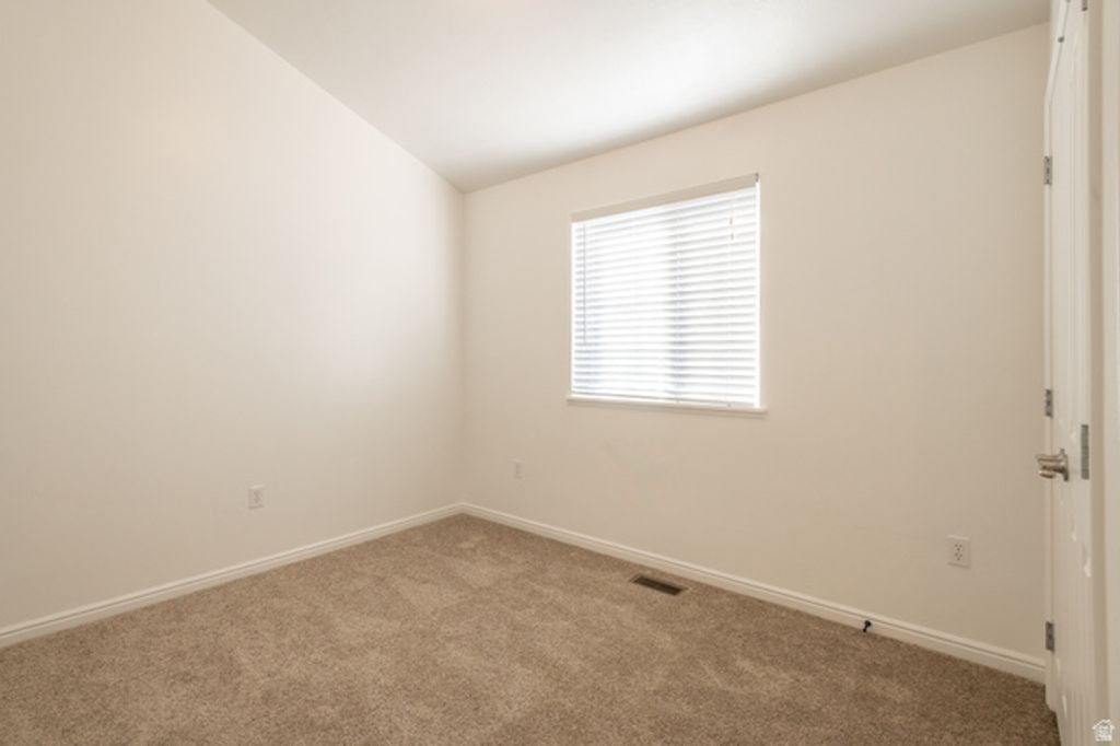 Image 16 of property listing at 13554 S BELLA MONTE DR, Draper, UT 84020