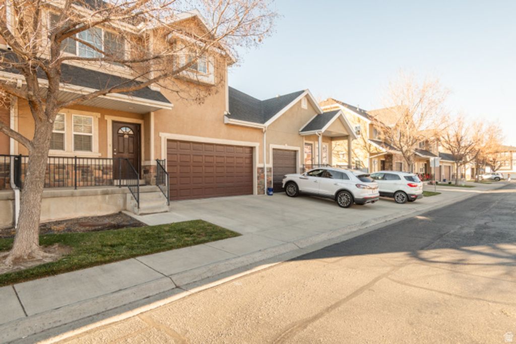 Image 3 of property listing at 13554 S BELLA MONTE DR, Draper, UT 84020