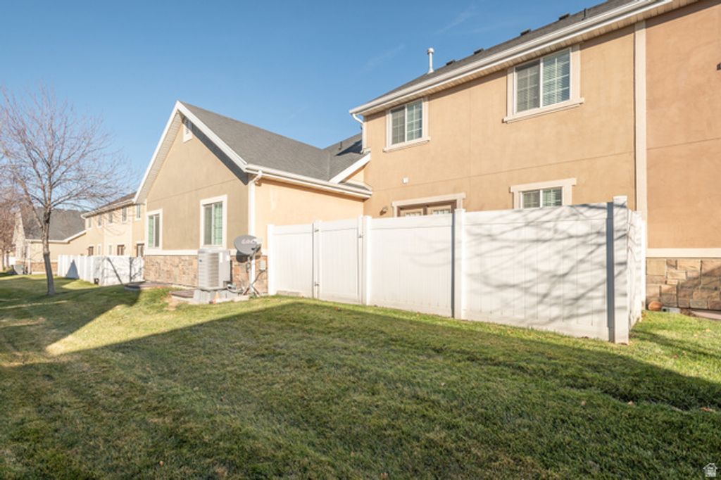 Image 26 of property listing at 13554 S BELLA MONTE DR, Draper, UT 84020