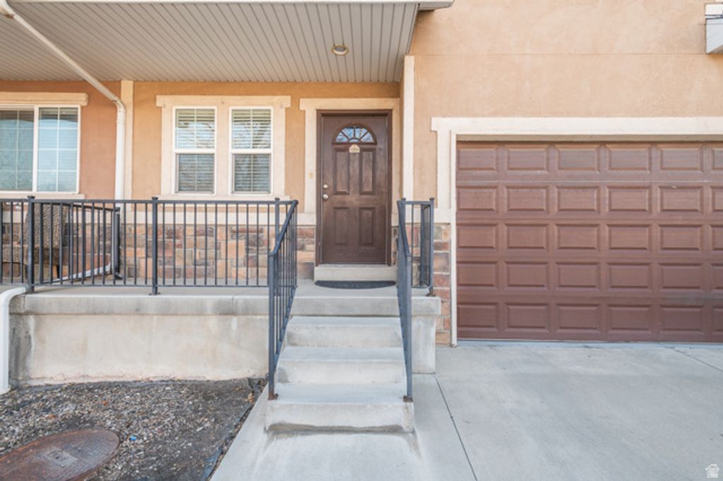 Image 4 of property listing at 13554 S BELLA MONTE DR, Draper, UT 84020