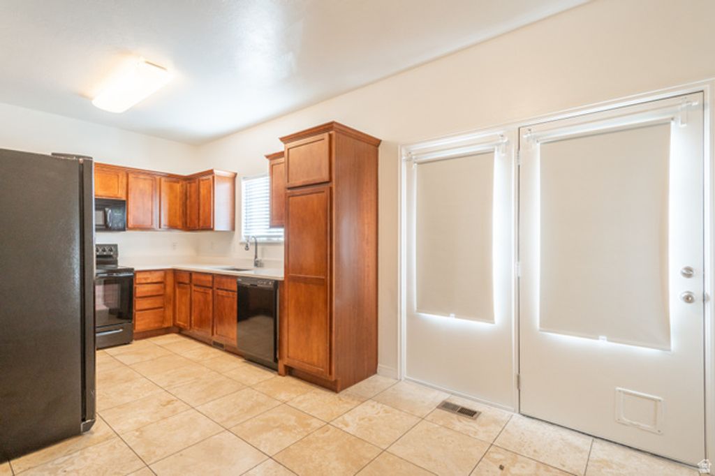 Image 8 of property listing at 13554 S BELLA MONTE DR, Draper, UT 84020