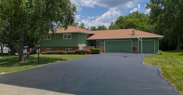 10S125 Springbrook Drive, Naperville, IL 60565