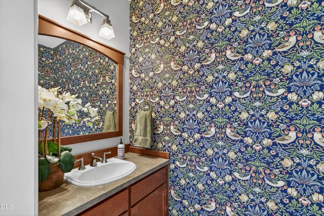 2630 Kerrisdale Ridge Drive, Medford, OR 97504
