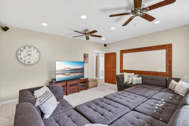 2630 Kerrisdale Ridge Drive, Medford, OR 97504