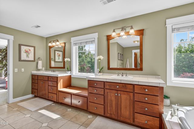 2630 Kerrisdale Ridge Drive, Medford, OR 97504