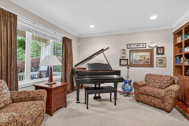 2630 Kerrisdale Ridge Drive, Medford, OR 97504