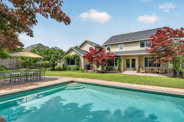 2630 Kerrisdale Ridge Drive, Medford, OR 97504
