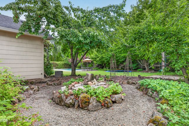 2630 Kerrisdale Ridge Drive, Medford, OR 97504