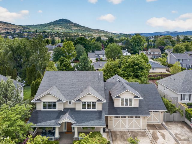 2630 Kerrisdale Ridge Drive, Medford, OR 97504