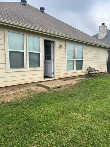 1113 Manhassett Court, Fort Worth, TX 76140