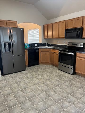 1113 Manhassett Court, Fort Worth, TX 76140