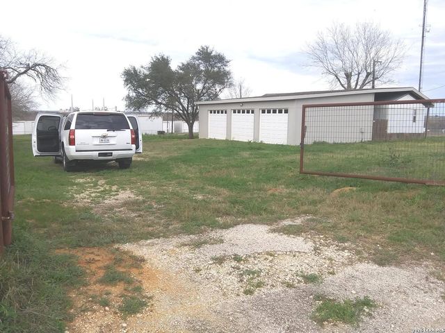 9075 Loop 1604, Elmendorf, TX 78112