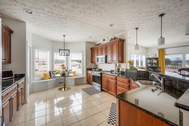 1052 La Casa CT, Moneta, VA 24121