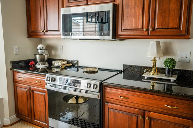 1052 La Casa CT, Moneta, VA 24121