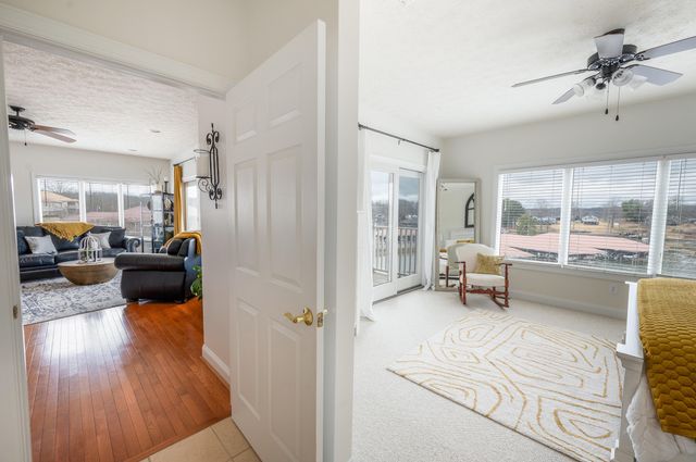 1052 La Casa CT, Moneta, VA 24121