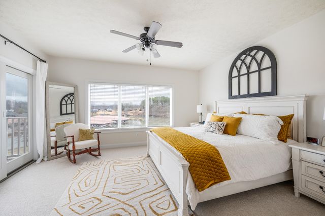 1052 La Casa CT, Moneta, VA 24121