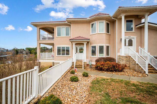 1052 La Casa CT, Moneta, VA 24121