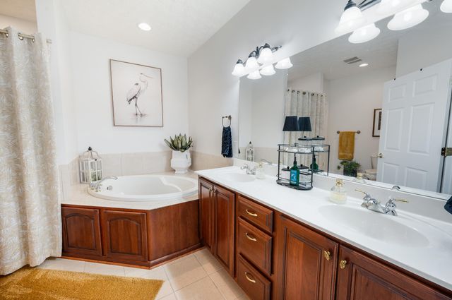 1052 La Casa CT, Moneta, VA 24121