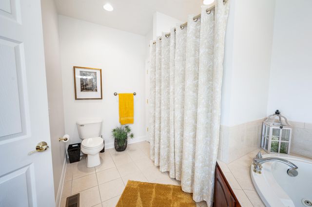 1052 La Casa CT, Moneta, VA 24121