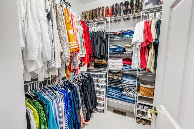 1052 La Casa CT, Moneta, VA 24121