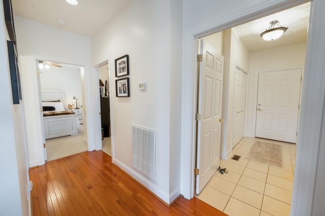 1052 La Casa CT, Moneta, VA 24121