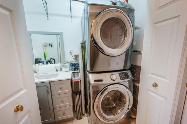 1052 La Casa CT, Moneta, VA 24121