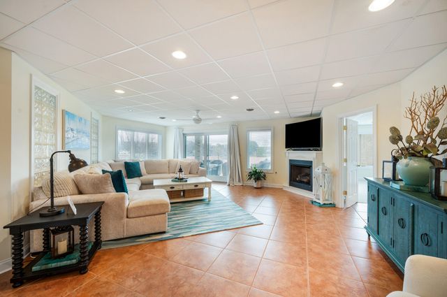 1052 La Casa CT, Moneta, VA 24121