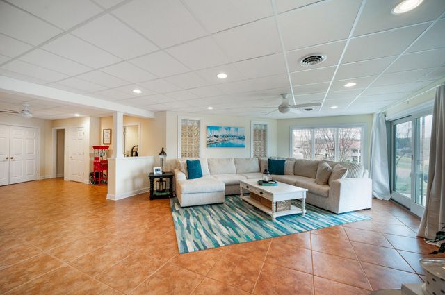 1052 La Casa CT, Moneta, VA 24121