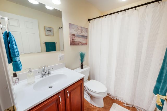 1052 La Casa CT, Moneta, VA 24121