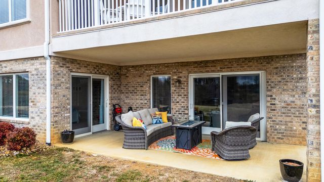 1052 La Casa CT, Moneta, VA 24121