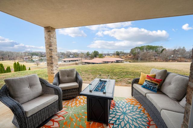 1052 La Casa CT, Moneta, VA 24121