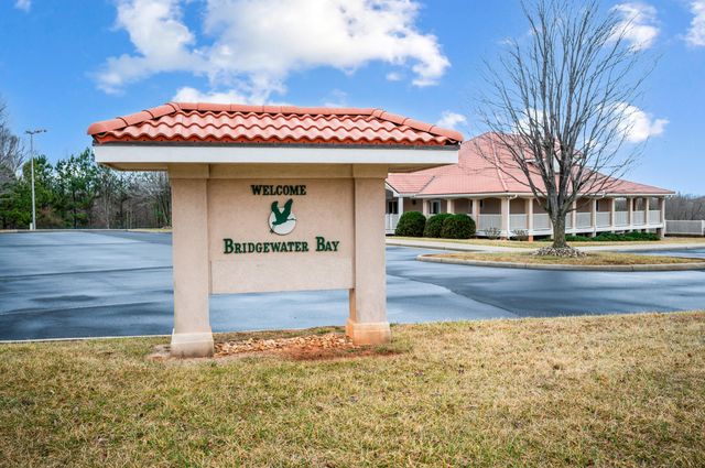 1052 La Casa CT, Moneta, VA 24121