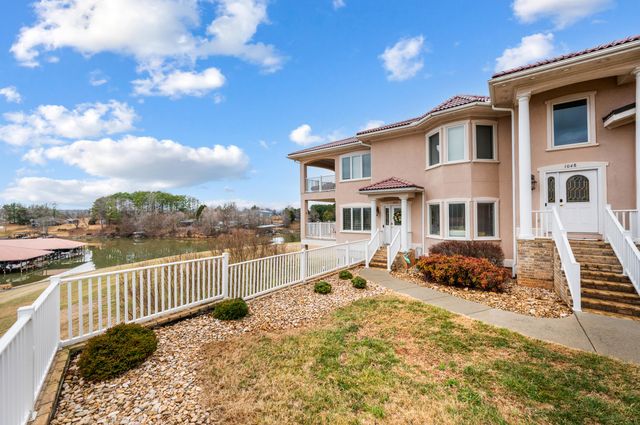 1052 La Casa CT, Moneta, VA 24121