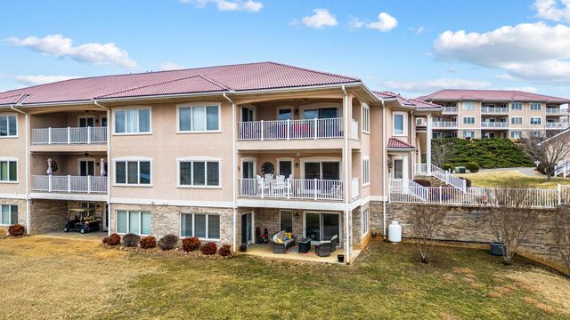 1052 La Casa CT, Moneta, VA 24121