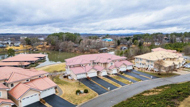 1052 La Casa CT, Moneta, VA 24121