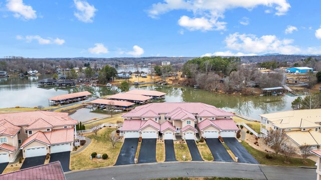 1052 La Casa CT, Moneta, VA 24121