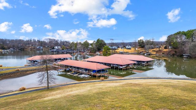 1052 La Casa CT, Moneta, VA 24121