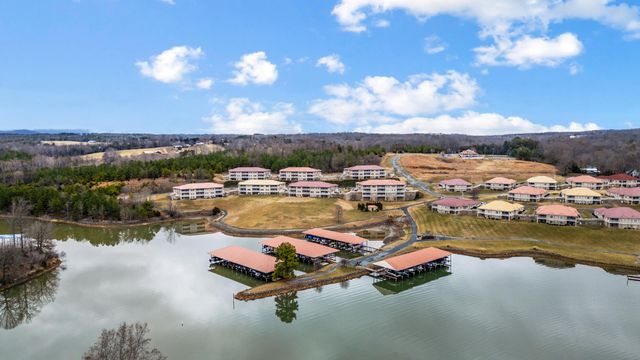 1052 La Casa CT, Moneta, VA 24121