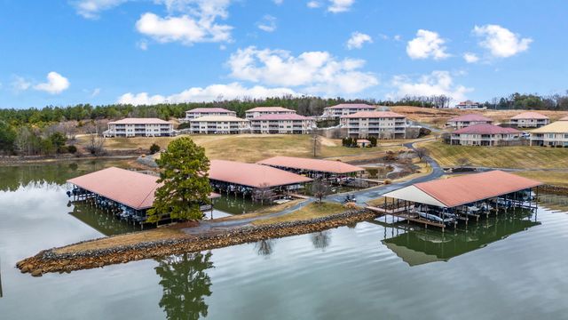 1052 La Casa CT, Moneta, VA 24121