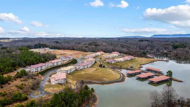 1052 La Casa CT, Moneta, VA 24121