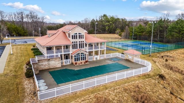 1052 La Casa CT, Moneta, VA 24121