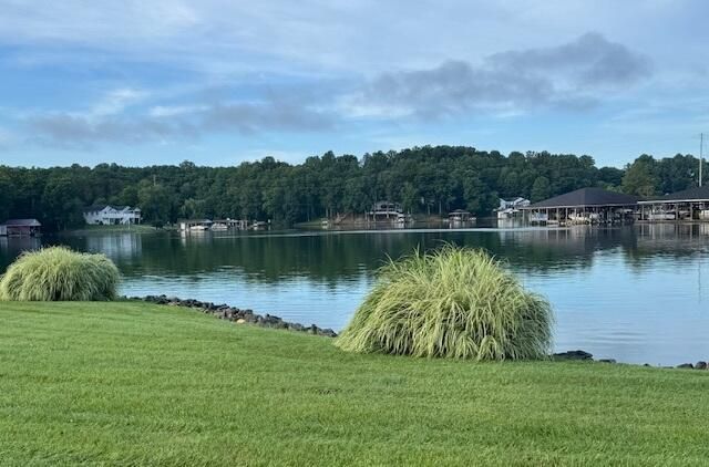 1052 La Casa CT, Moneta, VA 24121