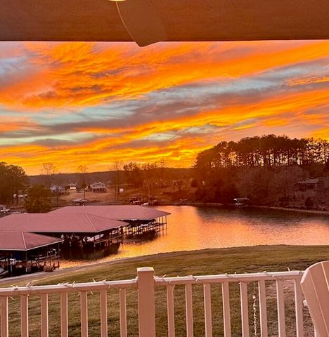 1052 La Casa CT, Moneta, VA 24121